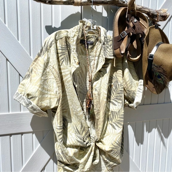 Trendy safari botanical vintage boyfriend style shirt w cottage/tropical vibe - Picture 5 of 10